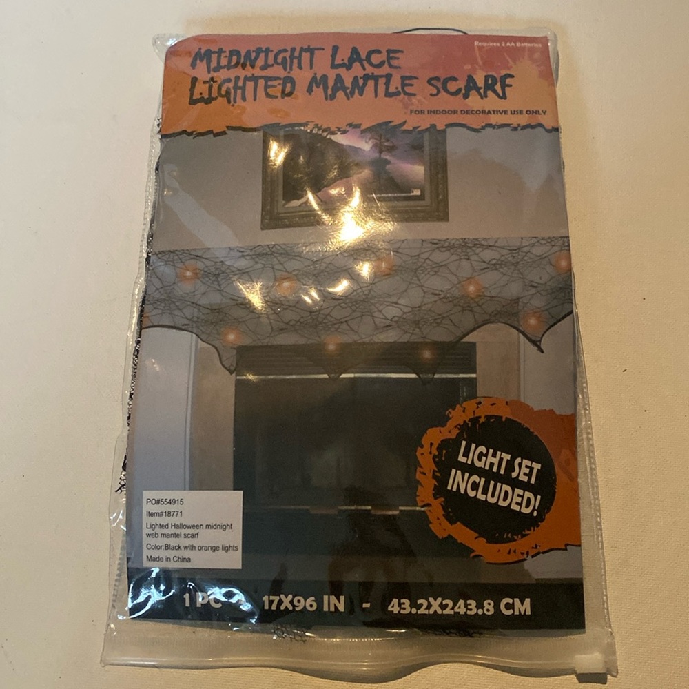 NIP Midnight Lace Lighted Mantle Scarf